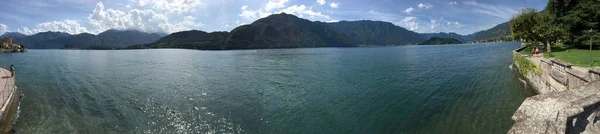 Panoramatický Výhled Jezero Como Itálii Horami Pozadí — Stock fotografie