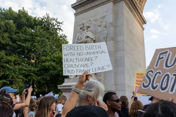 Popolo Protesta New York Dopo Che Corte Suprema Rovesciato Roe — Foto Stock