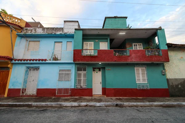 カラフルな建物や石畳の通り トリニダード キューバと植民地時代の古い町の美しい景色 — ストック写真