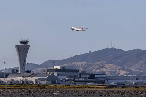 Een Uitzicht Van Een Vliegtuig Opstijgen Van San Francisco International — Stockfoto