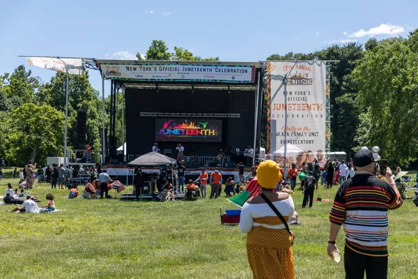 Uma Multidão Décima Terceira Celebração Anual Juneteenth Prospect Park Brooklyn — Fotografia de Stock