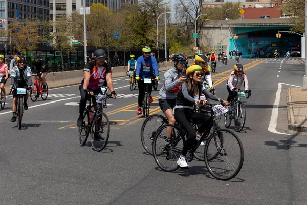 Die Radler Bei Der Radtour Auf Den Straßen — Stockfoto