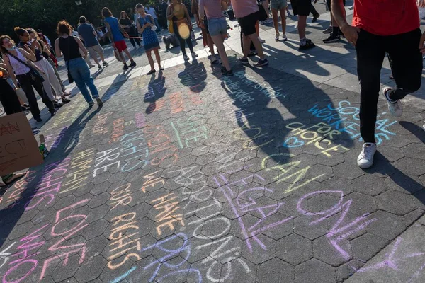 Протестувальники Йдуть Вашингтон Сквер Парк Після Верховний Суд Скасував Роу — стокове фото