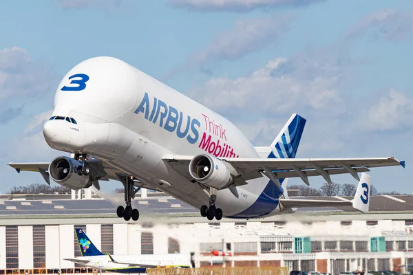 Airbus Beluga Airbus A300B4 608St Gstc 765 Odlatujący Lotniska Finkenwerder — Zdjęcie stockowe