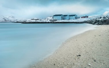 Norveç, Sommaroy 'da kışın bir sahil
