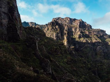 Portekiz, Madeira 'da güzel bir orman kayalık dağları manzarası