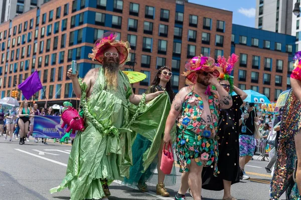 Hombre Con Ropa Fresca 40º Desfile Anual Sirenas Coney Island —  Fotos de Stock