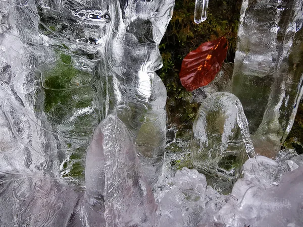 Eine Nahaufnahme Von Details Der Geschmolzenen Eisstruktur Winter — Stockfoto