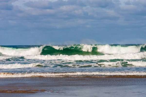 Дивовижний Вид Великих Пінявих Хвиль Кантабрійському Морі — стокове фото
