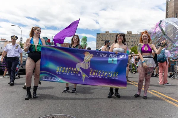 Shot Women Poster Dedicated 40Th Annual Mermaid Parade Coney Island — Stock Photo, Image