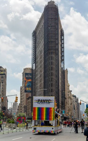 Ludzie Świętujący Paradę Pride Month Parade 2021 Ulicach Nowego Jorku — Zdjęcie stockowe