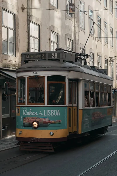 Ein Foto Der Gelben Und Blauen Straßenbahn Portugal — Stockfoto