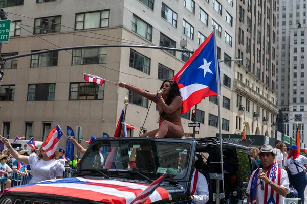 NYC sokaklarında Porto Riko Günü 'nün parlak kutlaması, ABD