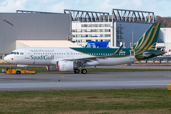 Saudigulf Airlines Airbus A320 251N Auam 9357 Hamburg Finkenwerder Airport — Stock Photo, Image