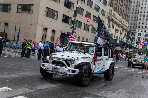 Large Crowd People Coming Out Celebrate Puerto Rican Day Parade — Stock Photo, Image
