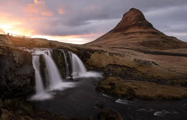 Kirkjufell Berget Island Med Vattenfallet Kirkjufellfoss — Stockfoto