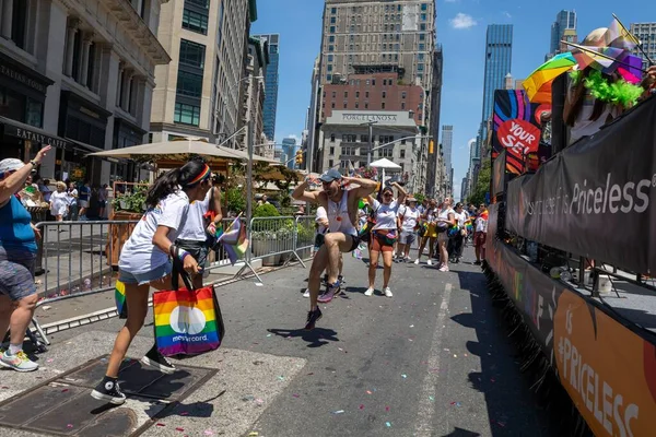 People Celebrating Pride Month Parade 2022 Streets New York City — Stock Photo, Image