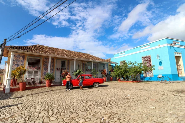 Una Vista Della Gente Strada Con Una Macchina Parcheggiata Trinidad — Foto Stock