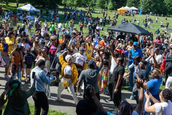 Crowd 13Th Annual Juneteenth Celebration Prospect Park Brooklyn Sunny Day — Stock Photo, Image