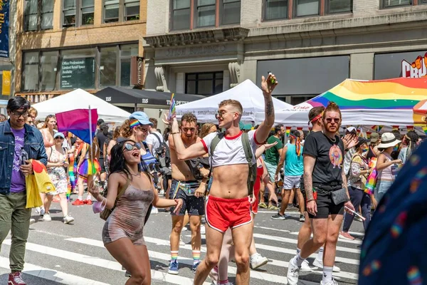 Una Folla Entusiasta Alla Pride Day Parade New York — Foto Stock