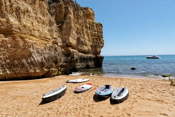 View Inflatable Boats Shore Sea Ocean Huge Cliff Hot Summer — Stock Photo, Image