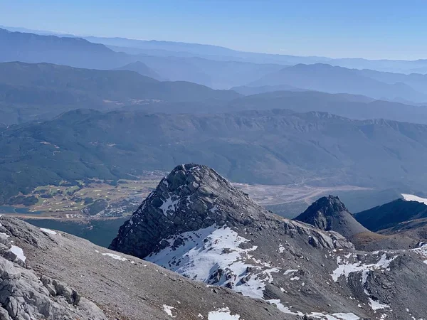 Une Belle Vue Sur Les Montagnes Couvertes Neige Dans Province — Photo