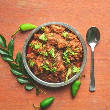 Jalapeno biberleri ve yanında kaşıkla Karahi Gölü 'nün en güzel manzarası.