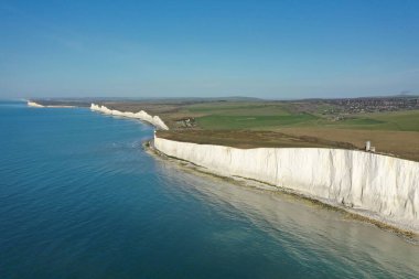 Sahilin yüksek açılı kıyı şeridi
