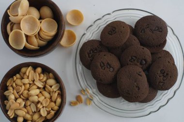 Lezzetli çikolata parçalı kurabiye ve fıstık manzarası.