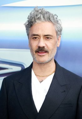 Taika Waititi, 13 Haziran 2022 'de Londra, İngiltere' deki Cineworld Leicester Meydanı 'nda 