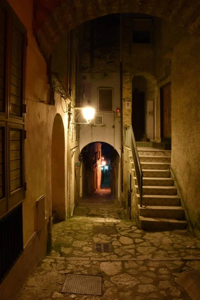 Een Verticaal Schot Van Een Smalle Straat Caiazzo Italië — Stockfoto