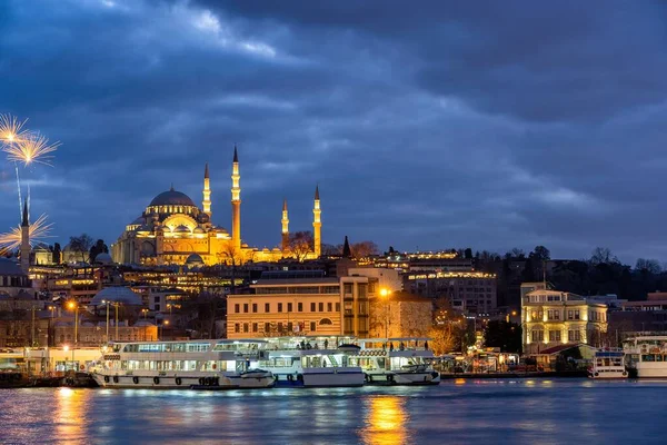 Красивая Мечеть Сулеймание Стамбуле Ночью Огнями Водным Пейзажем — стоковое фото
