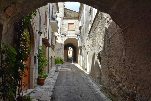 Een Prachtig Shot Van Een Smalle Straat Caiazzo Italië — Stockfoto