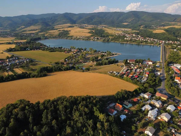 スロバキアの村 ニトリアンケ ルドノの高角度ショット — ストック写真