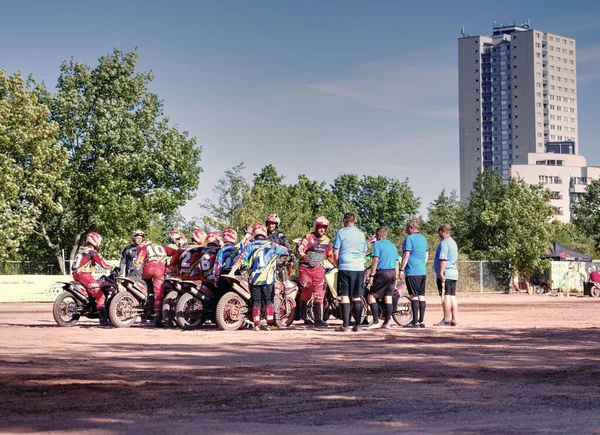 Bir Motor Sporu Etkinliğine Katılan Bir Grup Insan — Stok fotoğraf