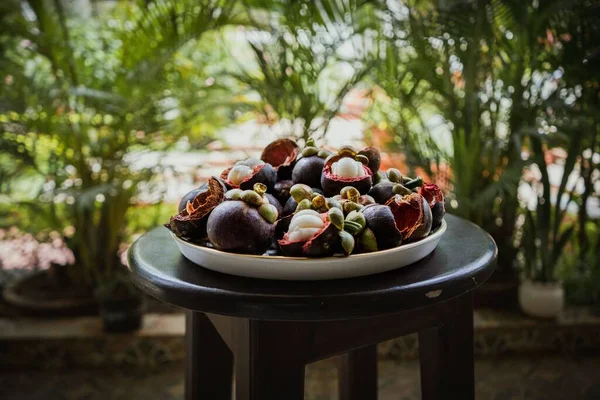 Plate Peeled Mangosteen Fruits Wooden Chair — Stock Photo, Image