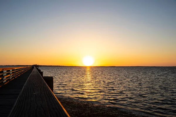 Coucher Soleil Lumineux Sur Les Vagues Calmes Mer — Photo