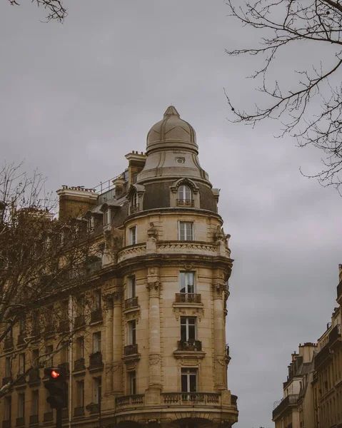 Вертикальный Снимок Образцов Архитектуры Парижском Стиле — стоковое фото