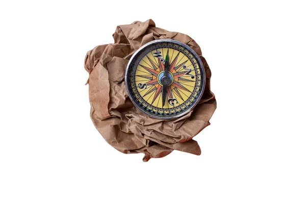 Navigační Kompas Kusu Zmačkaného Hnědého Papíru Bílým Pozadím — Stock fotografie