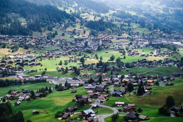Luftaufnahme Eines Schweizer Dorfes Mit Vielen Häusern — Stockfoto