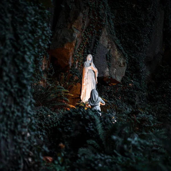 Lighted Statue Virgin Mariam Cave — Stock Photo, Image
