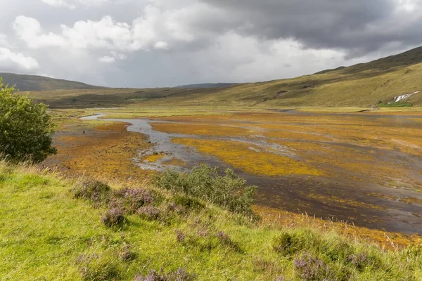 Paisaje Laguna Poco Profunda Con Campos Mar Isla Skye Escocia — Foto de Stock