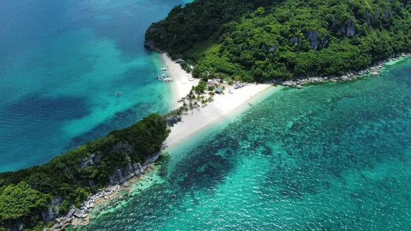 Luftaufnahme Einer Tropischen Insel Mit Sandstränden Und Dichten Wäldern — Stockfoto