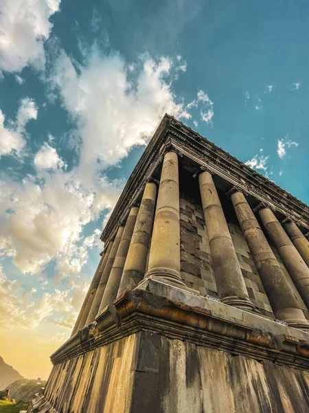 Прекрасный Древний Греческий Храм Построенный Прочном Каменном Фундаменте — стоковое фото