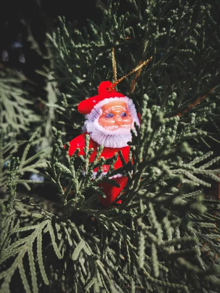 Close Vertical Brinquedo Árvore Natal Papai Noel — Fotografia de Stock