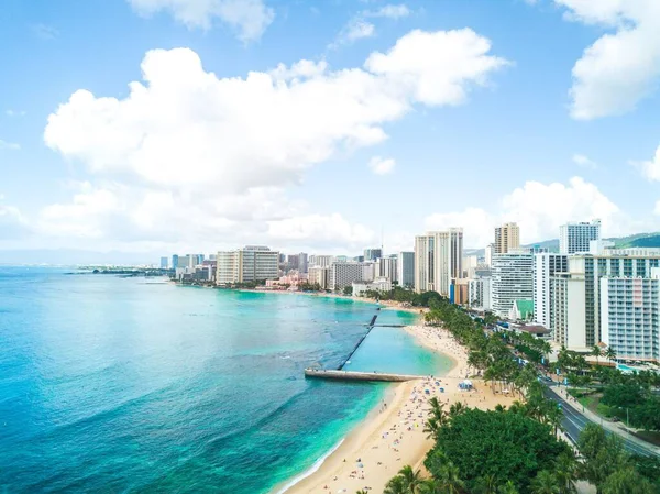 Een Landschappelijk Uitzicht Het Prachtige Waikiki Strand Een Zonnige Dag — Stockfoto