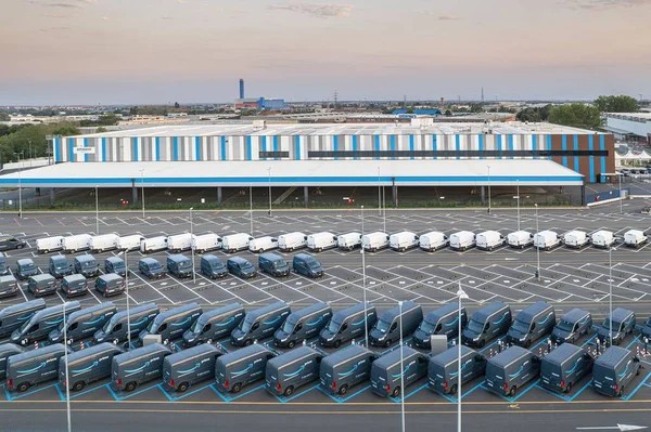 Top View Amazon Prime Electric Delivery Vans Parked Logistics Hub — Stock Photo, Image