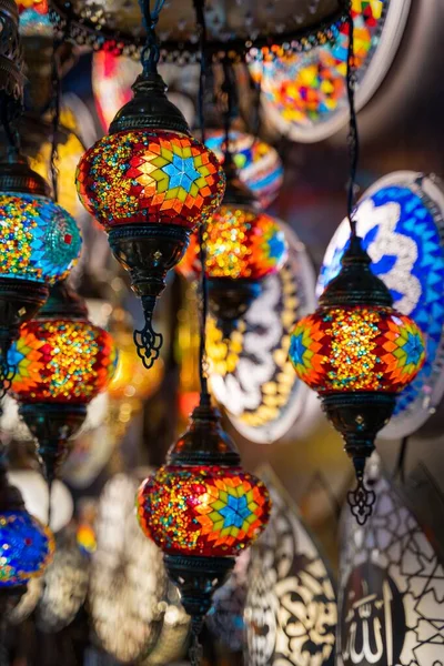 Primer Plano Vertical Lámparas Una Tienda Grand Bazaar Estambul Turquía — Foto de Stock