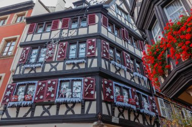 Düşük açılı dış tasarım Kereste çerçeve Noel süslemeleri ile mimari yapı