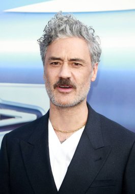 Taika Waititi, 13 Haziran 2022 'de Londra, İngiltere' deki Cineworld Leicester Meydanı 'nda 